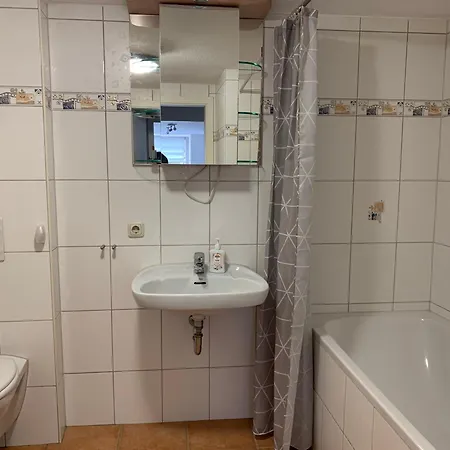 Nähe Uni Und Autobahn A71