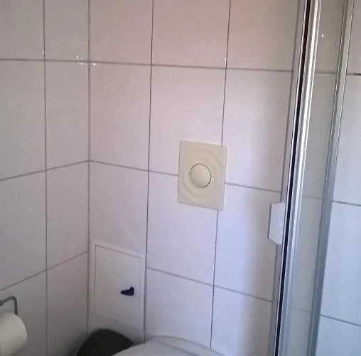 Nähe Uni Und Autobahn A71